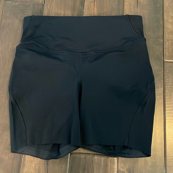 lululemon running shorts sz 8 in Navy - Picture 2 of 4